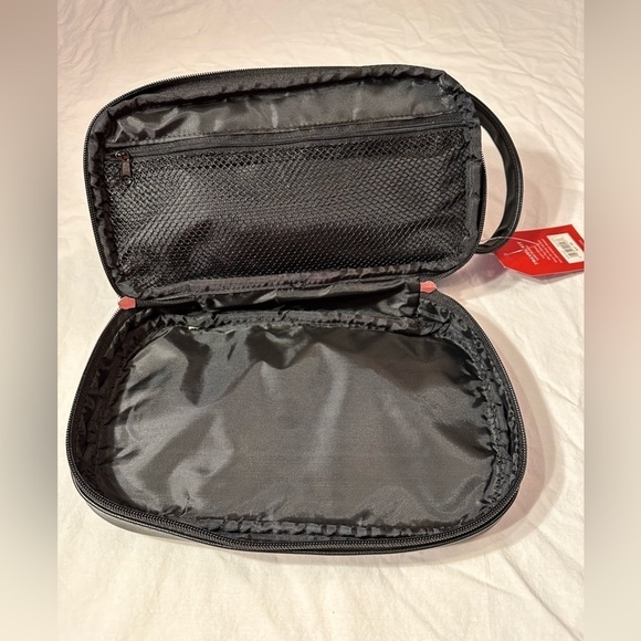 🎉Perry Ellis Toiletries Travel Bag 2 Compartments Has TSA Approved Bottles NWT - Picture 6 of 7